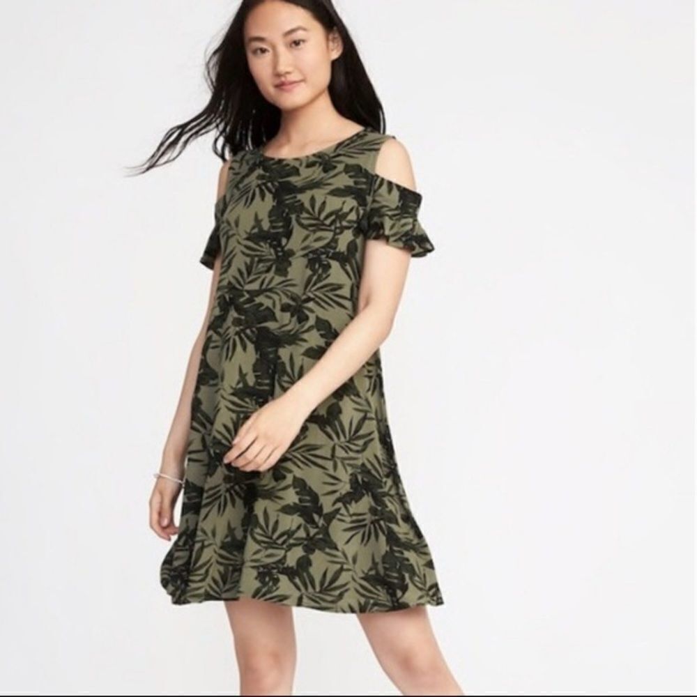 ✨ Palm print cold shoulder swing dress old navy✨